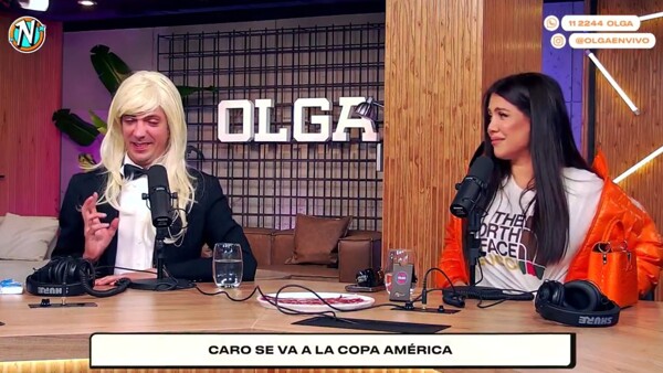 Каро Пардьяко весело встречается с Вандой Нара на шоу streamOlga