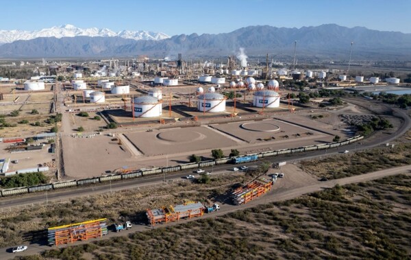 YPF и Petronas подтверждают строительство завода по производству СПГ в Рио Негро