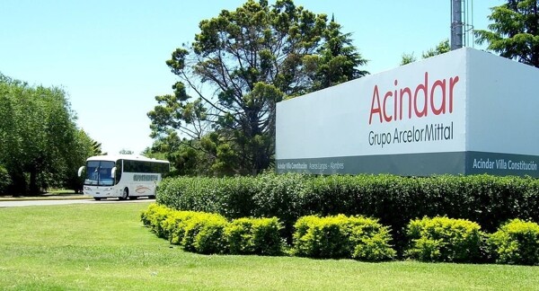 Металлургический рабочий союз Вилья-Конститусьон объявляет забастовку на заводе Acindar