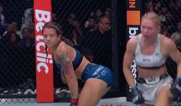 Спорное празднование Аилин Перес на UFC Fight Night