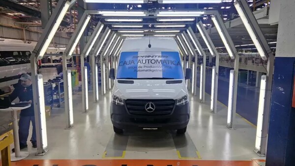 梅赛德斯-奔驰拉马坦萨工厂将开始生产自动版Sprinter