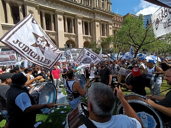 Судебные работники Аргентины начали забастовку против передачи трудовой юстиции