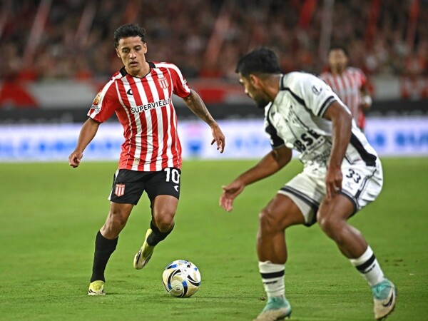 Студентес разгромил Сентраль Кордобу и вышел на второе место