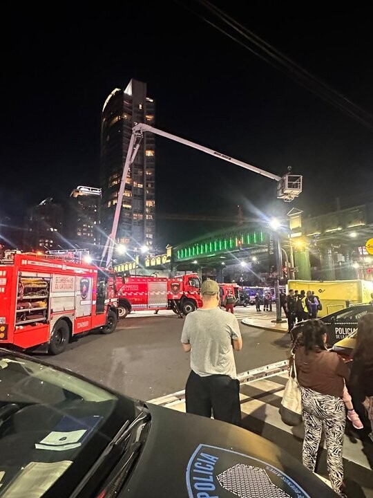 Мужчину с психотическим срывом спасли на мосту в Буэнос-Айресе