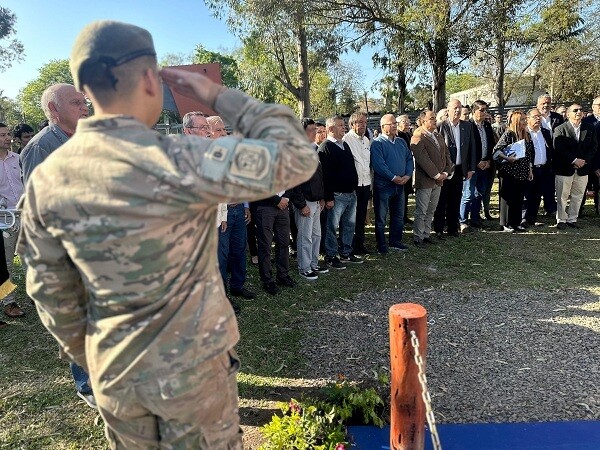 Эмоциональная дань уважения героям 5 октября в Формосе