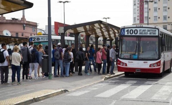 Buenos Aires Transport Crisis: Passengers Suffer from Service Cuts