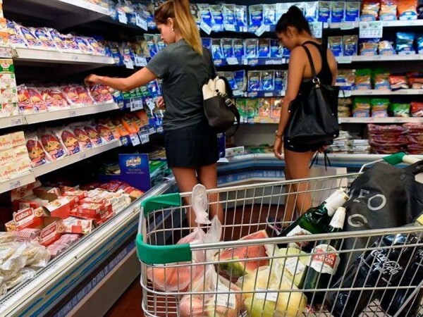 Argentina's Inflation Slows in January but Remains High