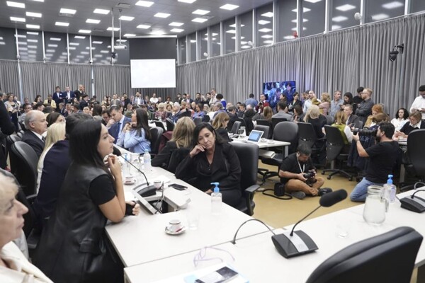 Political Crisis in Argentina: Opposition Prepares Attack on Government