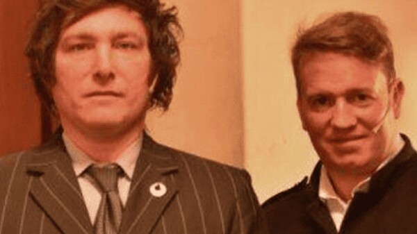 阿根廷政治危机：对内阁首长曼努埃尔·阿多尼的压力