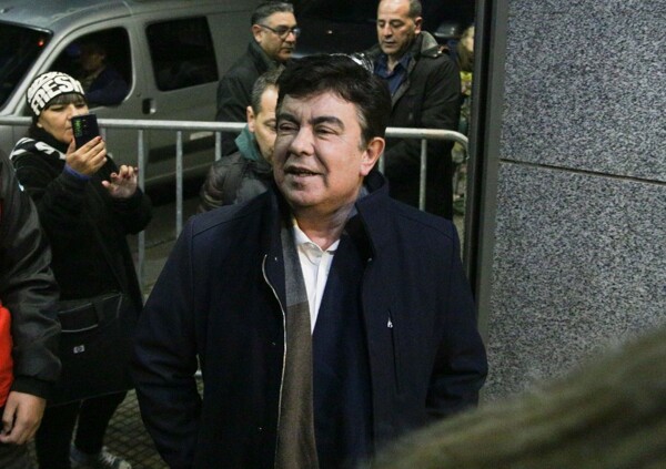 Интендант, обвиненный в сексуальном насилии, стоит перед судом