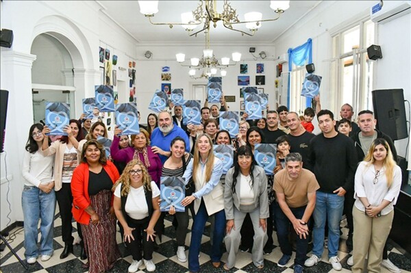 Мэр Сан-Висенте вручил 40 декретов о правовой урегулировании собственности