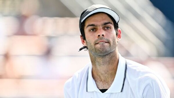 阿根廷选手迪亚斯·阿科斯塔在布宜诺斯艾利斯输给智利选手塔比洛