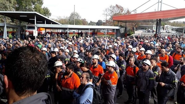 Кризис в сталелитейной промышленности: Acindar и UOM продлевают схему увольнений до 2026 года