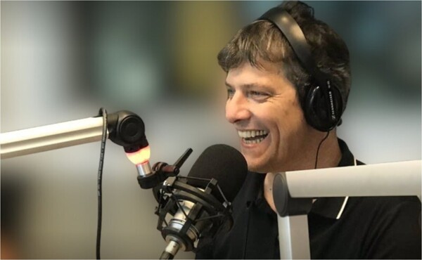 Charly García tops Rock&Pop chart for station's 40th anniversary