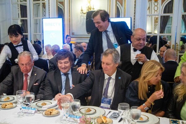 Esmeralda Митре обвиняет Маркоса Переду в насилии