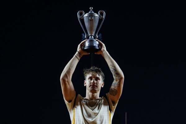 阿根廷选手卡米洛·乌戈·卡拉贝利第二次在罗萨里奥夺冠