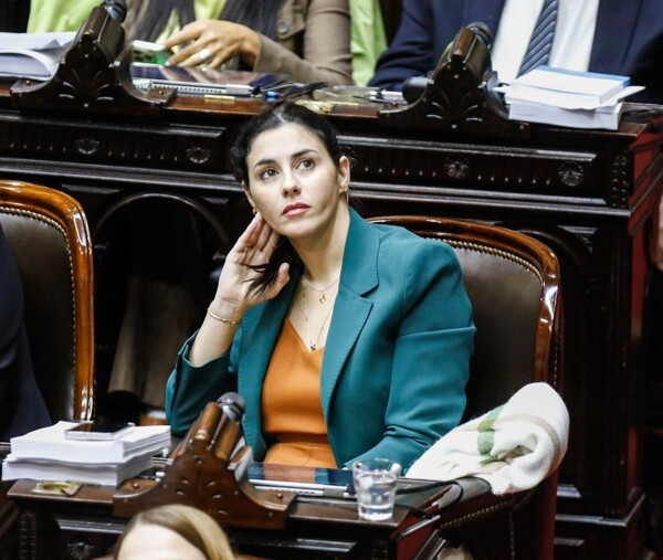 Deputy Pagano Accuses Chief of Staff Adorni of Corruption