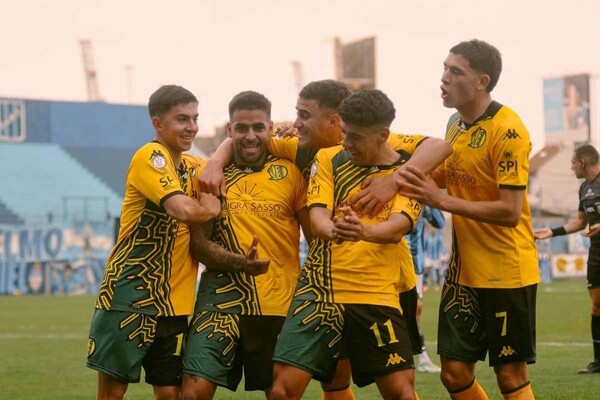 Сан Мартин де Тукуман и Aldosivi уверенно стоят в Примера Насьональ