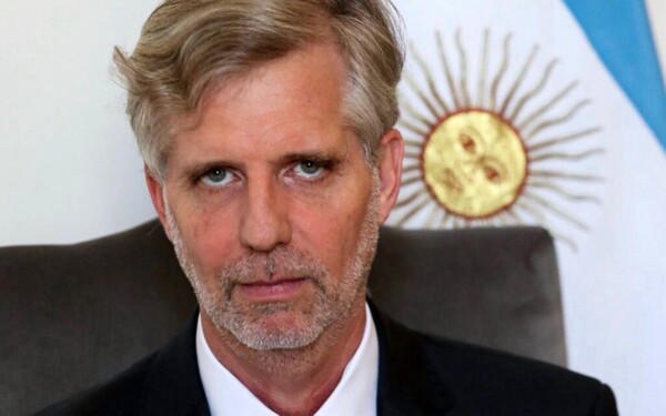 Кризис в разведке Аргентины: борьба за контроль над SIDE