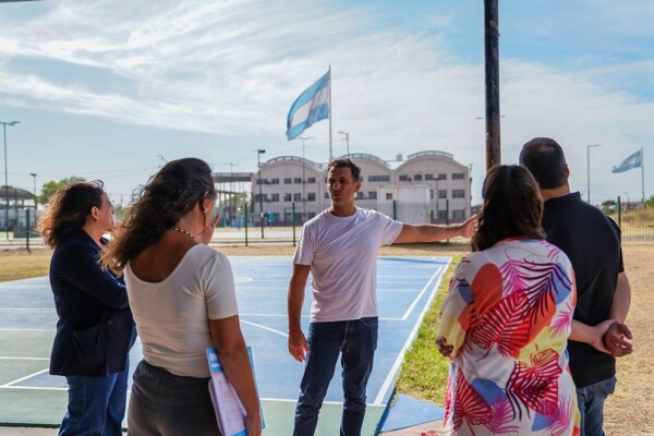 拉努斯市长视察学校暑期工程