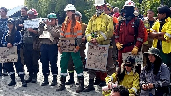 埃普恩居民在火灾后寻求援助