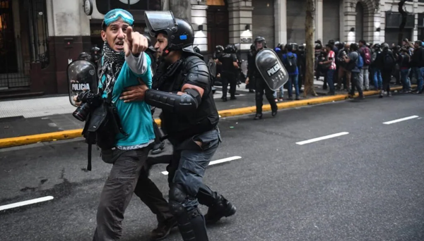 Argentine Court Sentences Protesters to Suspended Sentence