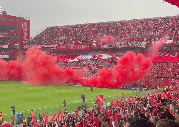 Tension between factions of Independiente fans