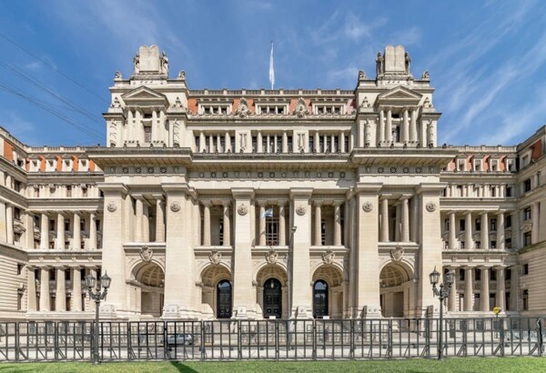 Defense Requests to Interrogate Former Supreme Court Official in Argentina