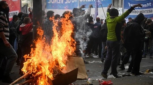 Правительство Хавьера Милей обвиняет протест у Конгресса в попытке государственного переворота