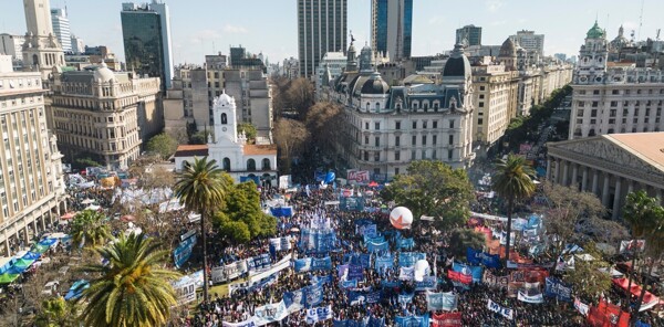 Протесты в Буэнос-Айресе против экономической политики