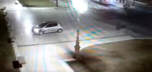 Водитель найден спящим на тротуаре в Пласа Конгресо после того, как он пил и вел машину