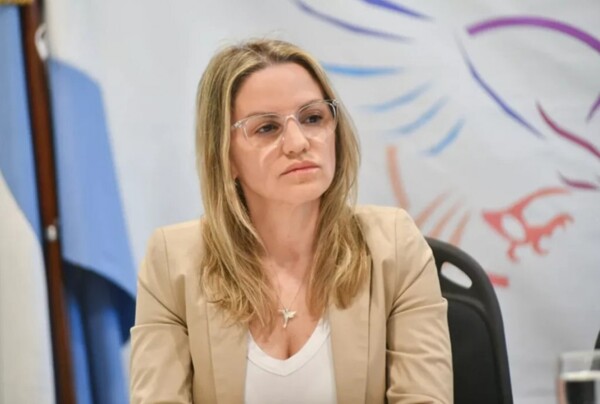 Каролина Пипаро разрывает связи с политической партией Ла Либертад Аванса