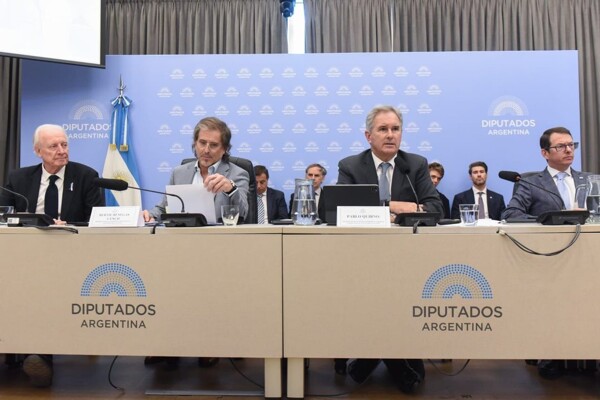 Argentine Minister Predicts Reserve Accumulation for Debt Payments