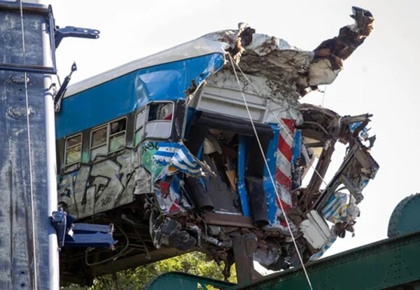 Passenger train crash in Palermo, 61 injured