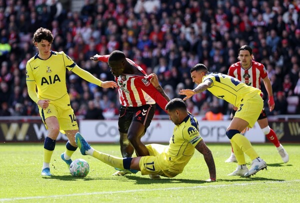 Тоттенхэм проиграл Сандерленду и углубился в кризис