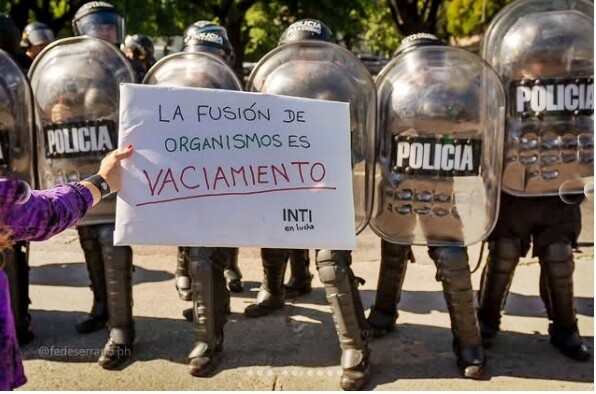 Протест против реструктуризации INTI в Аргентине