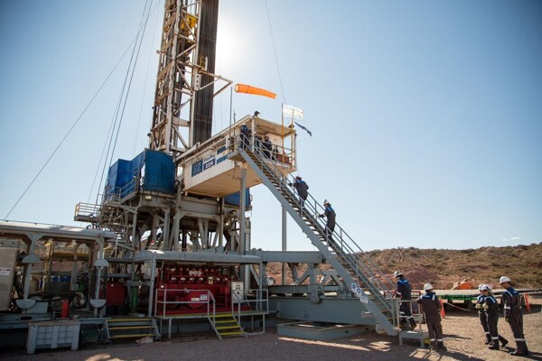 YPF ведет переговоры о будущем нефтяных месторождений в Санта-Крусе