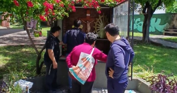 Image of Virgin of Luján Vandalized in Buenos Aires