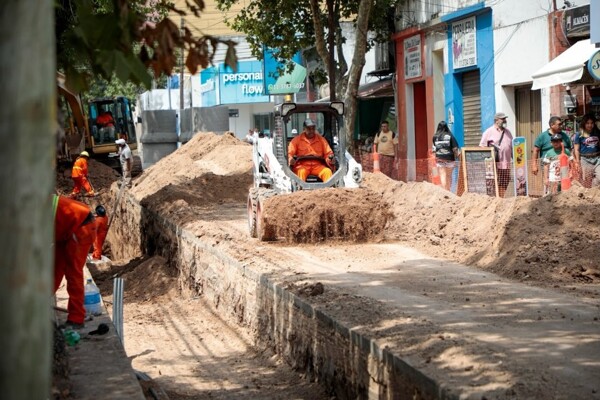 皮拉尔市长视察水利工程进展