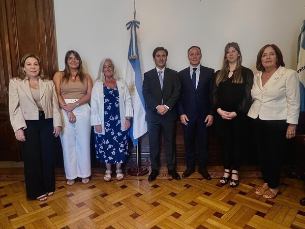 Se constituye el nuevo interbloque 'Impulso País' en el Senado