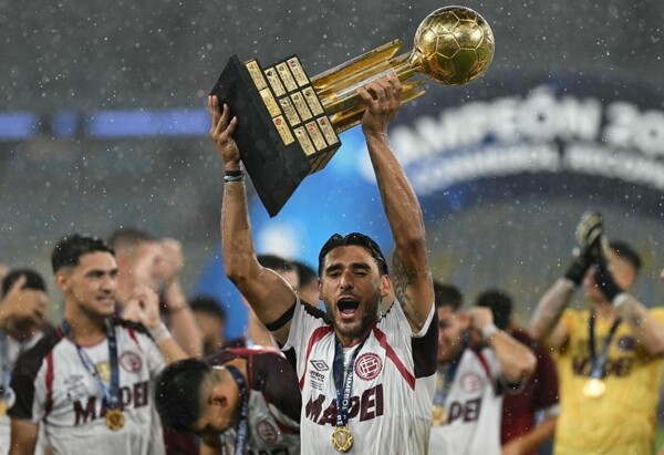 Boca Honors South American Champions Lanús