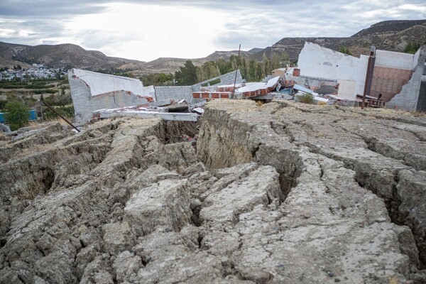 Hill Collapse in Comodoro Rivadavia Causes Evacuation and State of Emergency