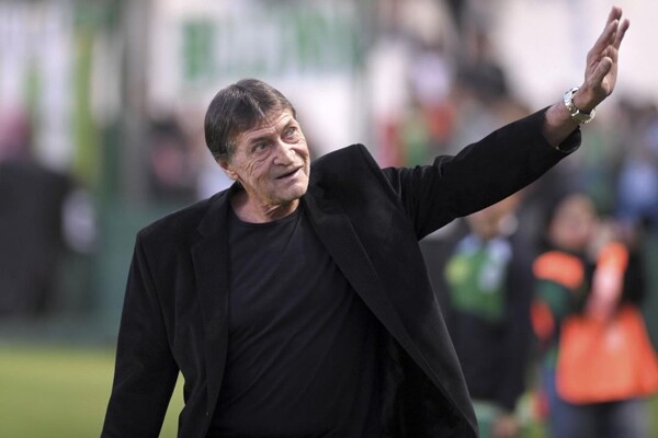 Falcioni bromea sobre táctica para Atlético Tucumán