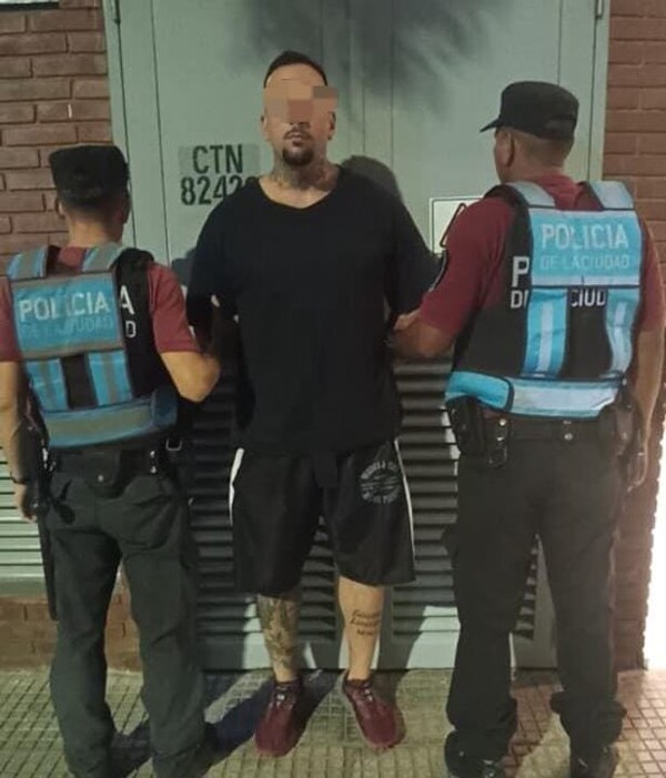 Italian Citizen Detained in Buenos Aires for Weapon and Fake Police Badge