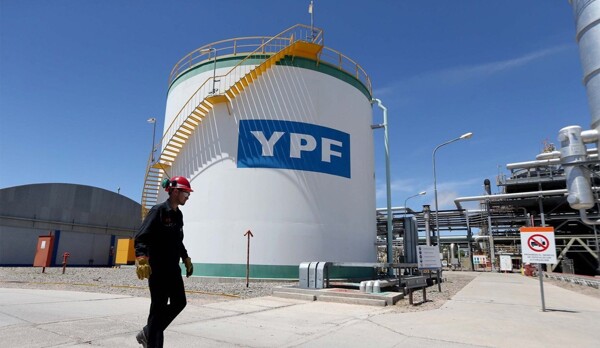 YPF Продвигается в Передаче Нефтяных Площадей в Аргентине