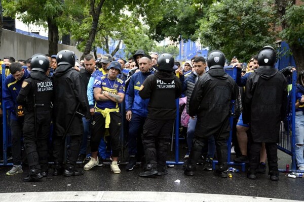 Матч «Бока» — «Архентинос» завершился с большим количеством задержаний