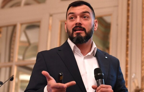 Экономист предложил ввести налог на наличные, что вызвало скандал с президентом