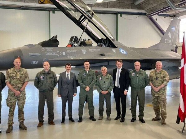 Аргентина официально приобретает истребители F-16 у Дании