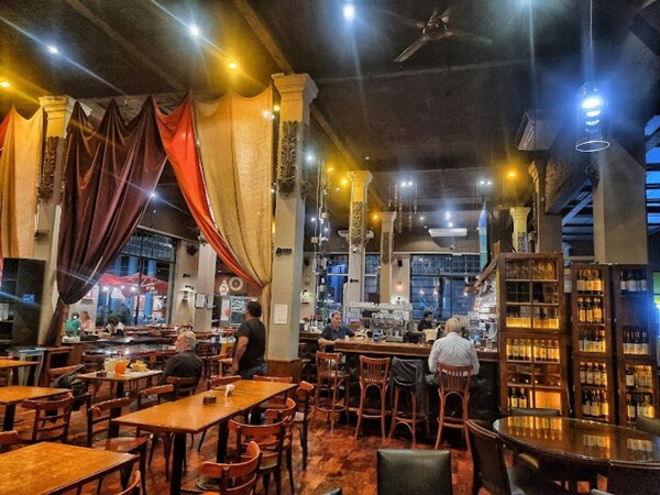 Cultural Delights in Rosario: El Cairo Bar