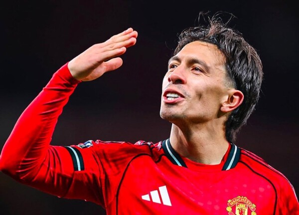 Manchester United Stuns Manchester City with a 2-0 Victory